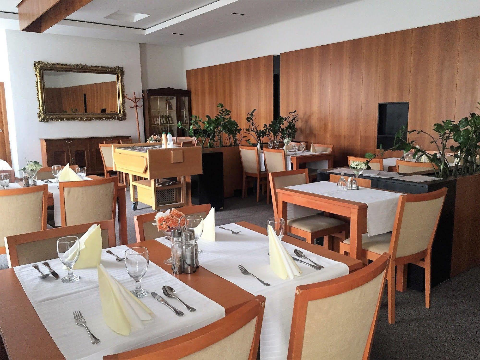 Hotel Maxim สเวตตียูร์ ภายนอก รูปภาพ