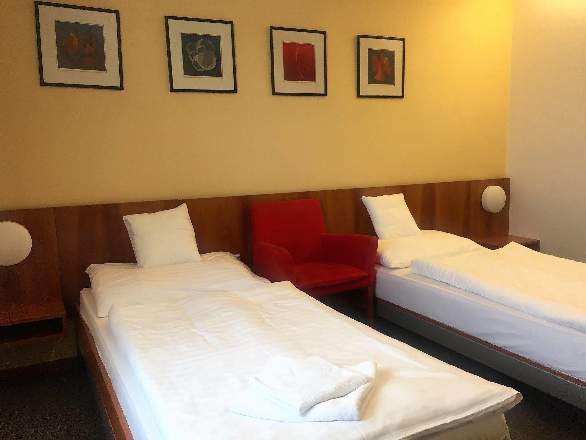 Hotel Maxim สเวตตียูร์ ภายนอก รูปภาพ