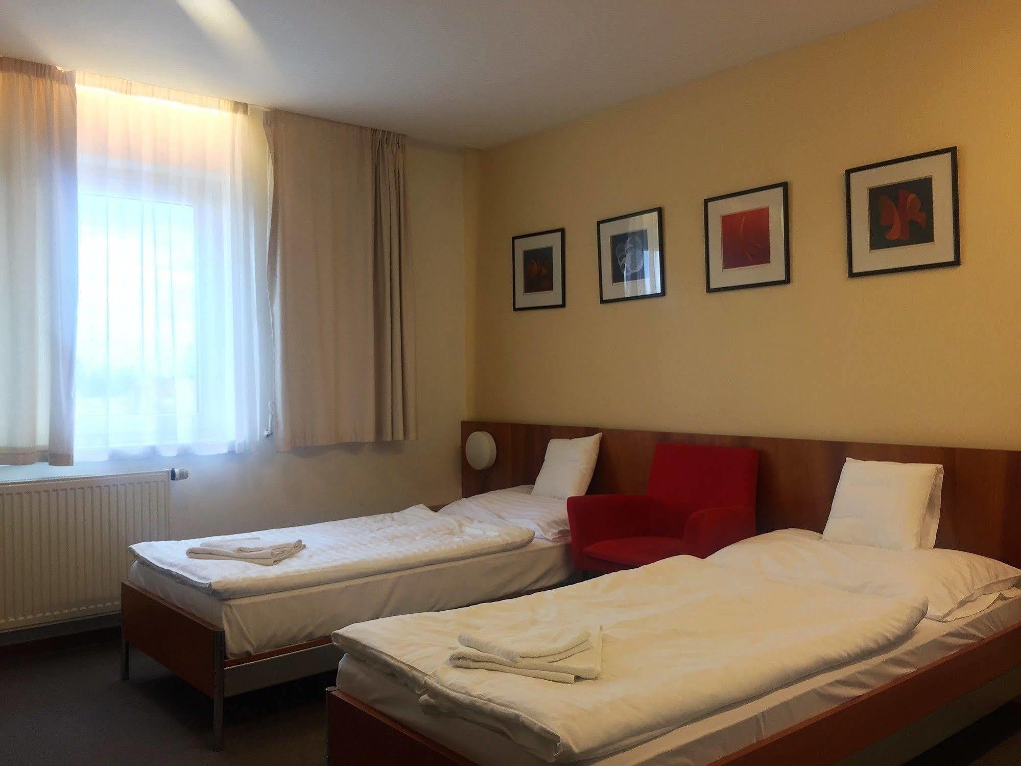 Hotel Maxim สเวตตียูร์ ภายนอก รูปภาพ