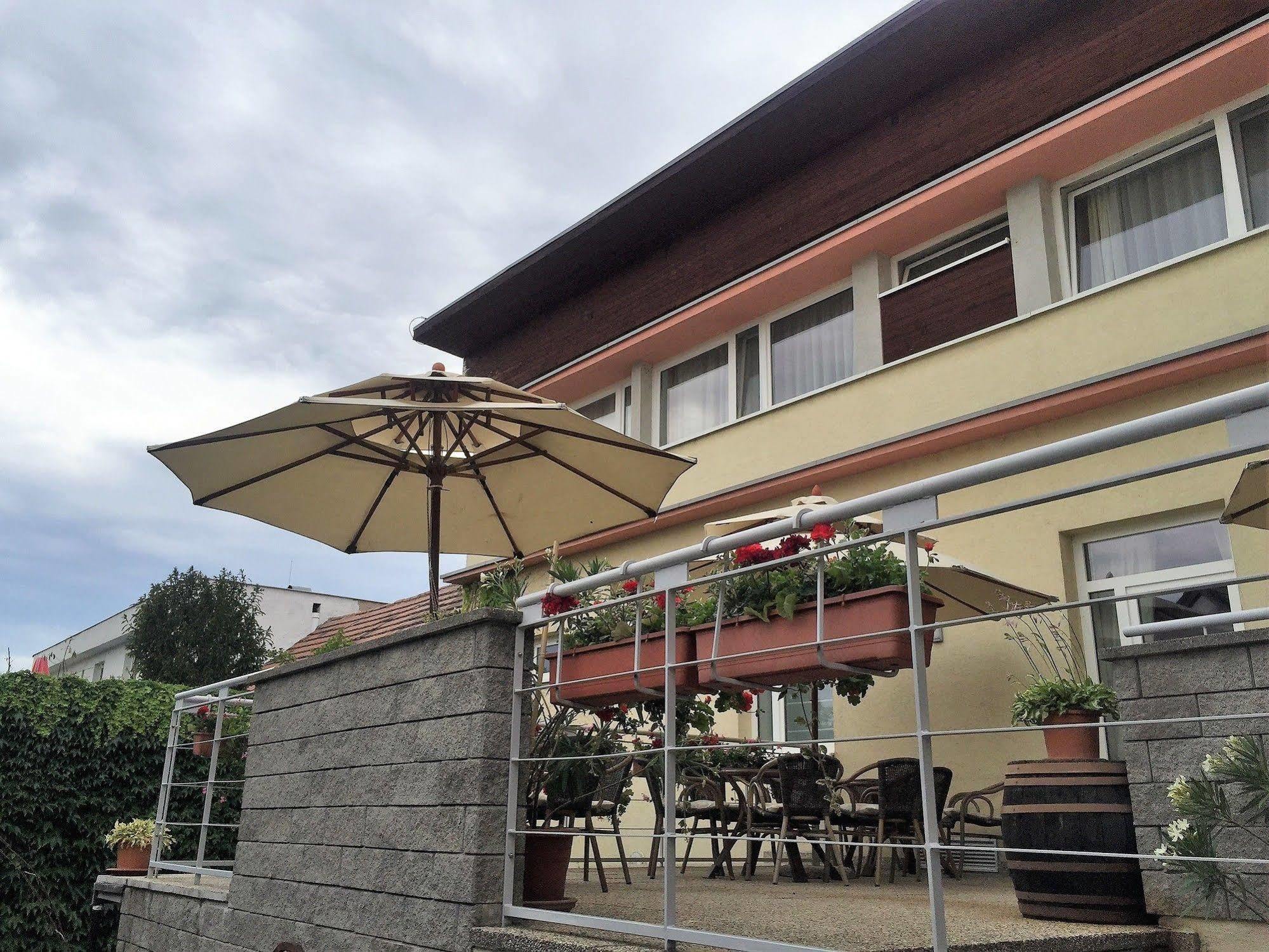 Hotel Maxim สเวตตียูร์ ภายนอก รูปภาพ