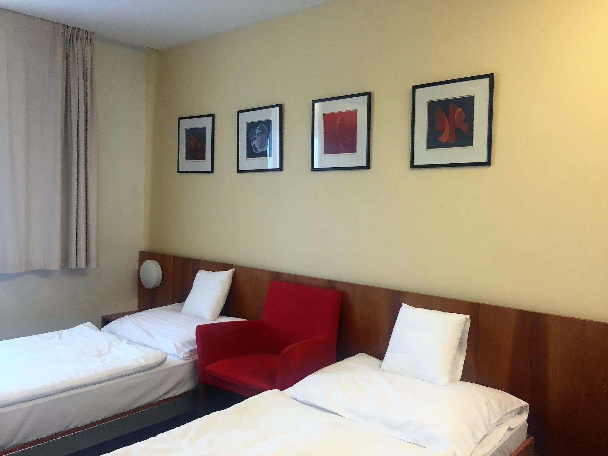 Hotel Maxim สเวตตียูร์ ภายนอก รูปภาพ