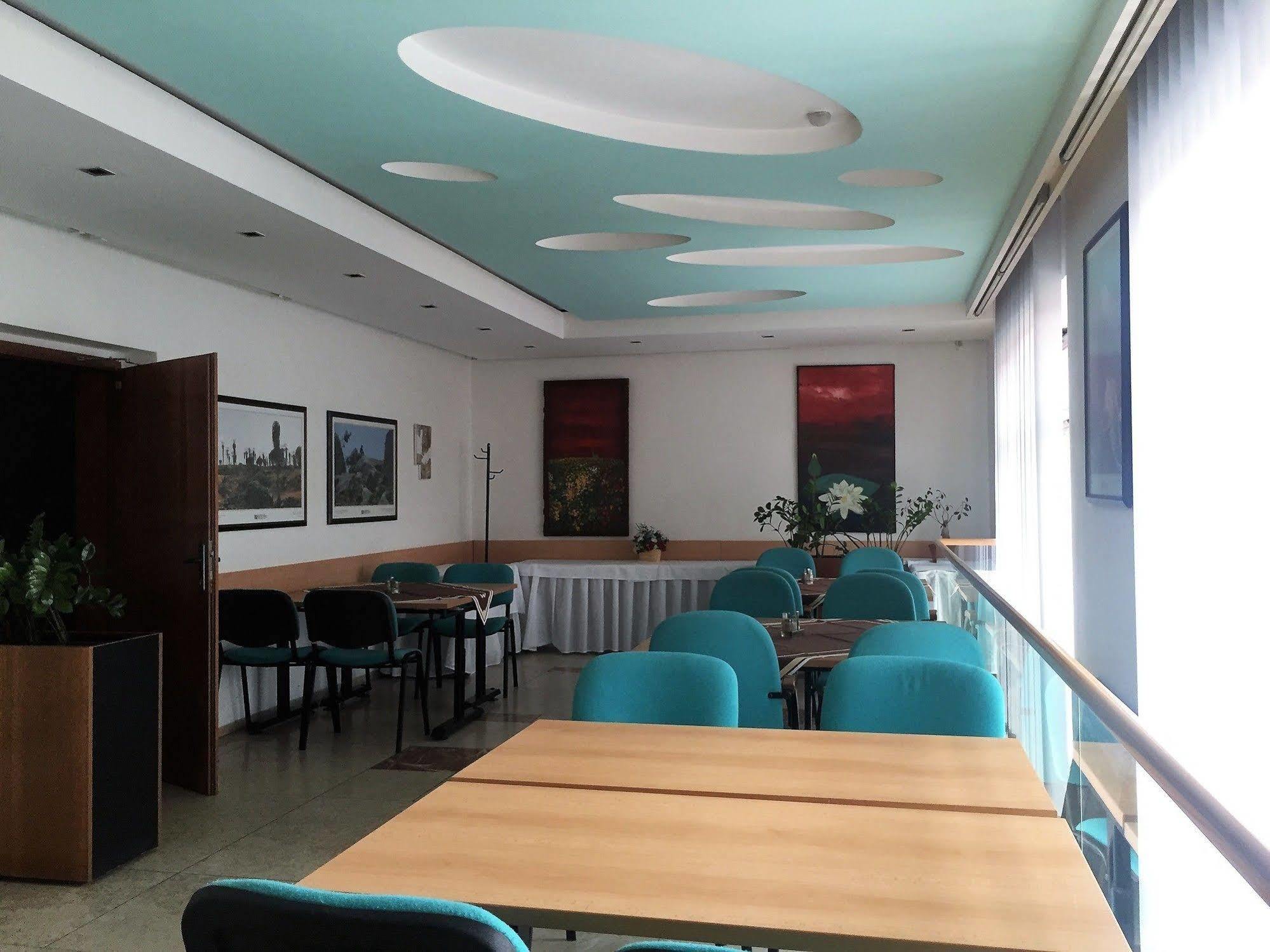 Hotel Maxim สเวตตียูร์ ภายนอก รูปภาพ